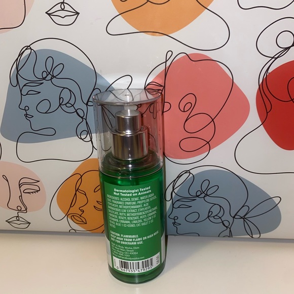 🎉 3 for $25 Bath and body works merry Christmas iced cinnamon roll - Picture 2 of 2